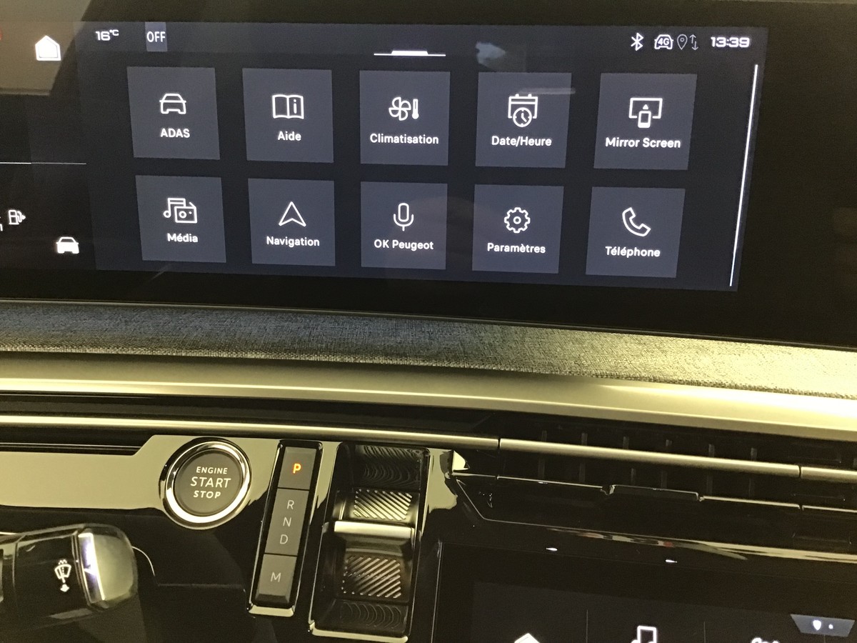PEUGEOT 3008 PHASE 4 BUSINESS 1.2 Hybrid 145ch E-Dsc6 Business