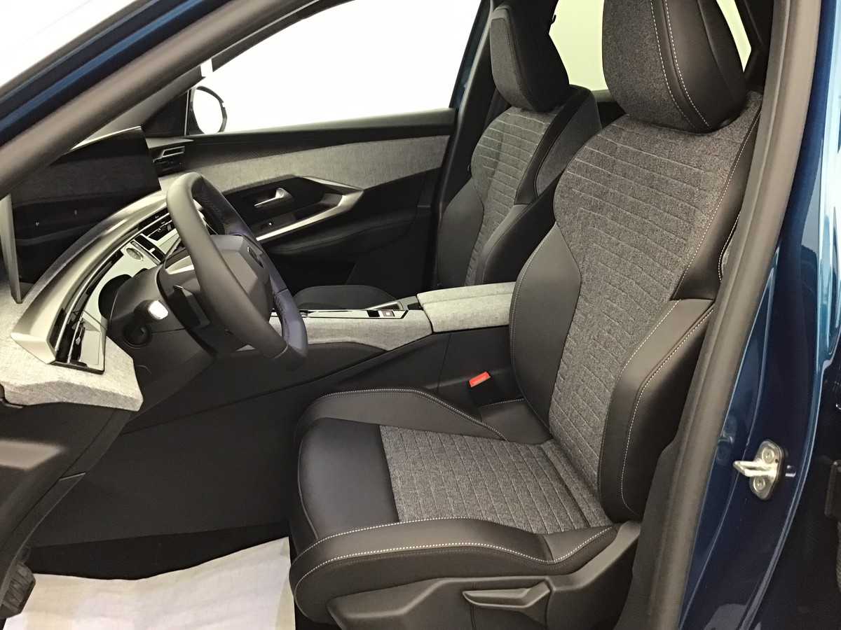 PEUGEOT 3008 PHASE 4 BUSINESS 1.2 Hybrid 145ch E-Dsc6 Business