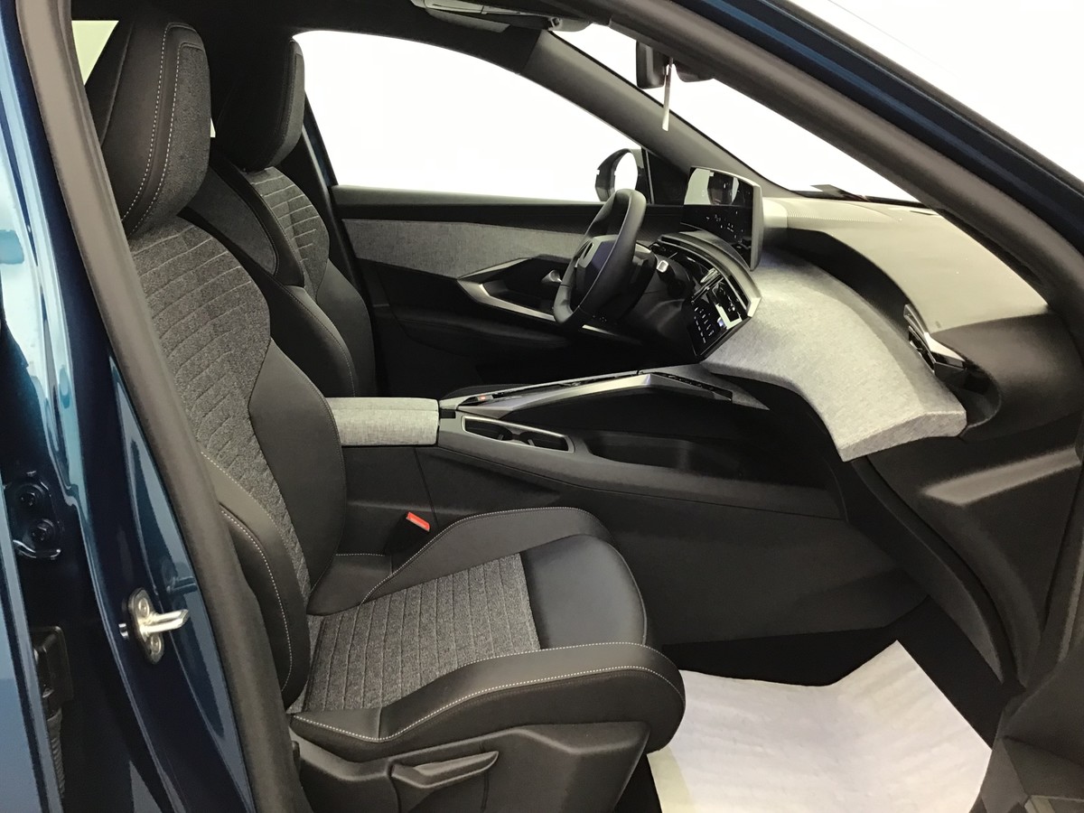 PEUGEOT 3008 PHASE 4 BUSINESS 1.2 Hybrid 145ch E-Dsc6 Business