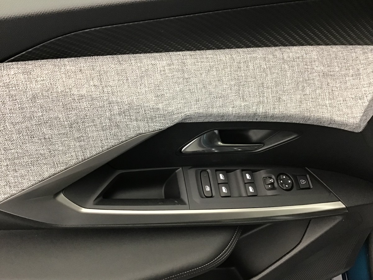 PEUGEOT 3008 PHASE 4 BUSINESS 1.2 Hybrid 145ch E-Dsc6 Business