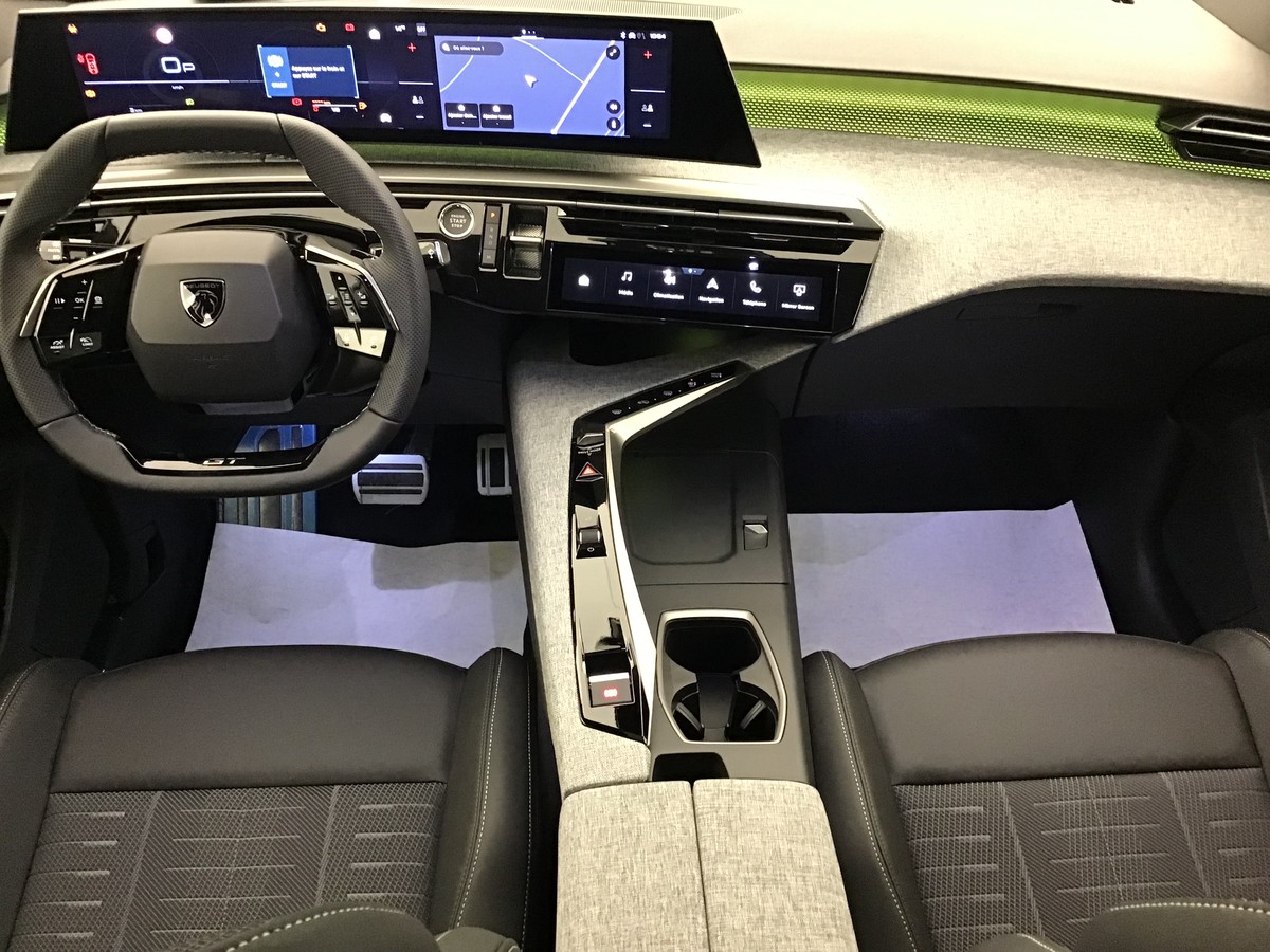 PEUGEOT 5008 GT 1.2 Hybrid 145ch E-Dsc6 Gt
