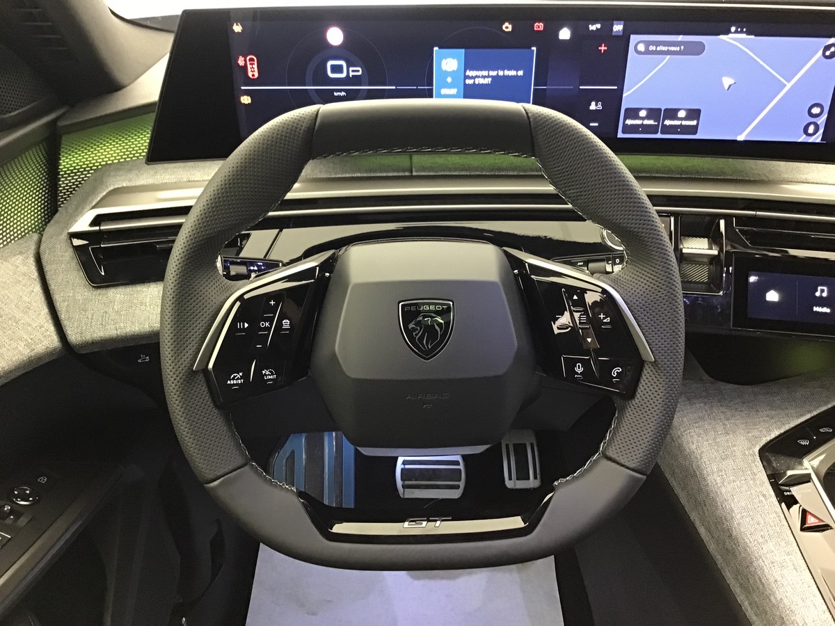 PEUGEOT 5008 GT 1.2 Hybrid 145ch E-Dsc6 Gt