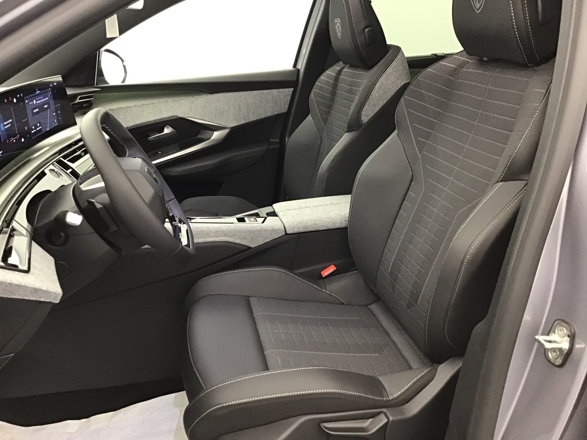 PEUGEOT 5008 GT 1.2 Hybrid 145ch E-Dsc6 Gt