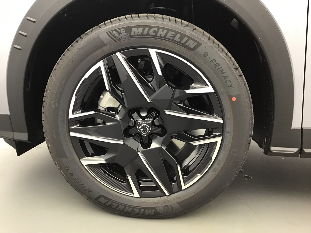 PEUGEOT 5008 GT 1.2 Hybrid 145ch E-Dsc6 Gt