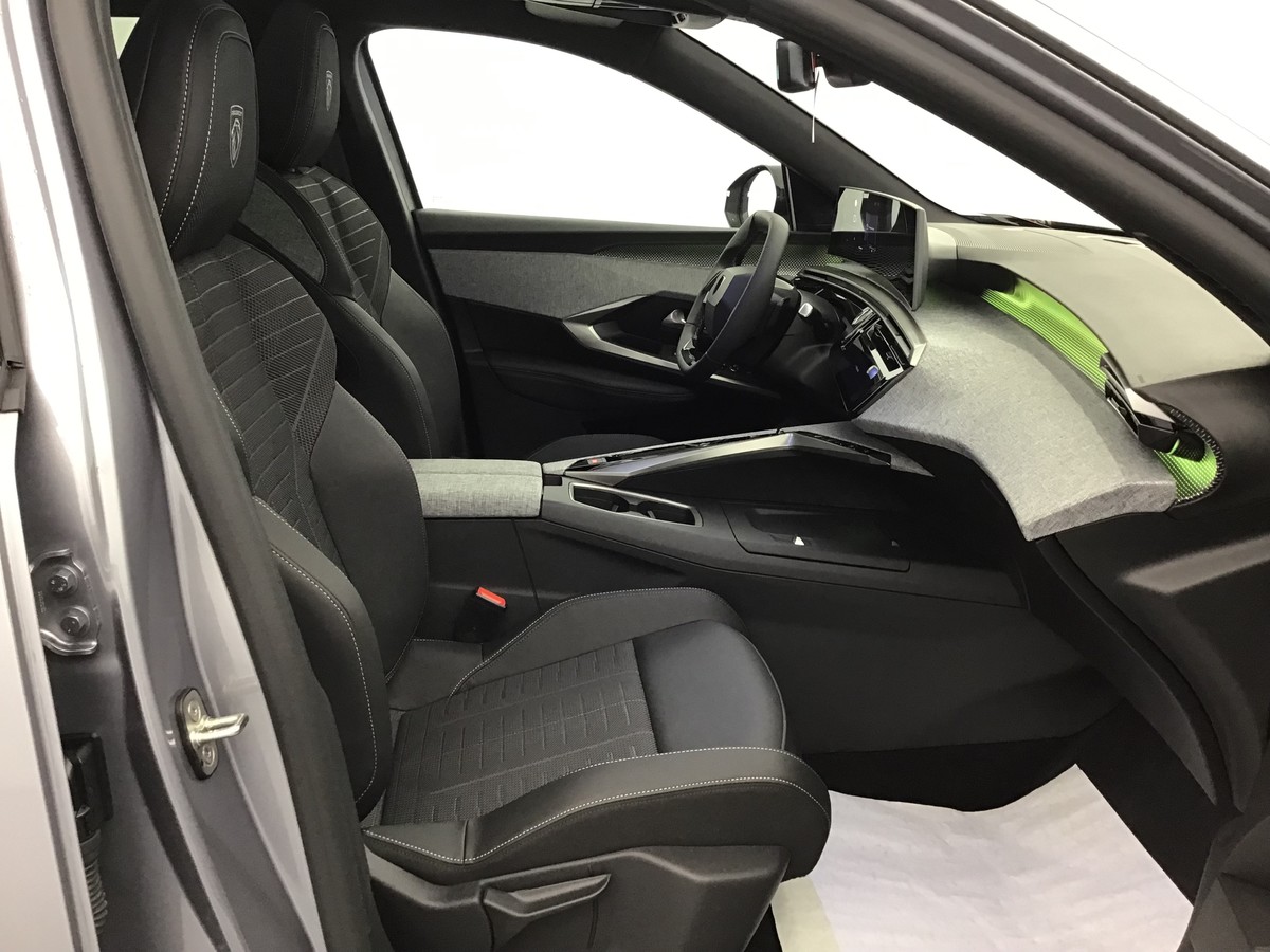 PEUGEOT 5008 GT 1.2 Hybrid 145ch E-Dsc6 Gt