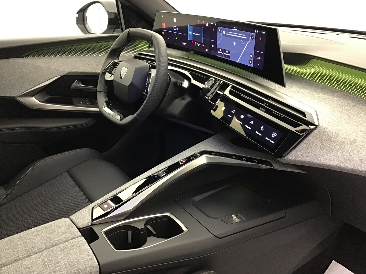 PEUGEOT 5008 GT 1.2 Hybrid 145ch E-Dsc6 Gt