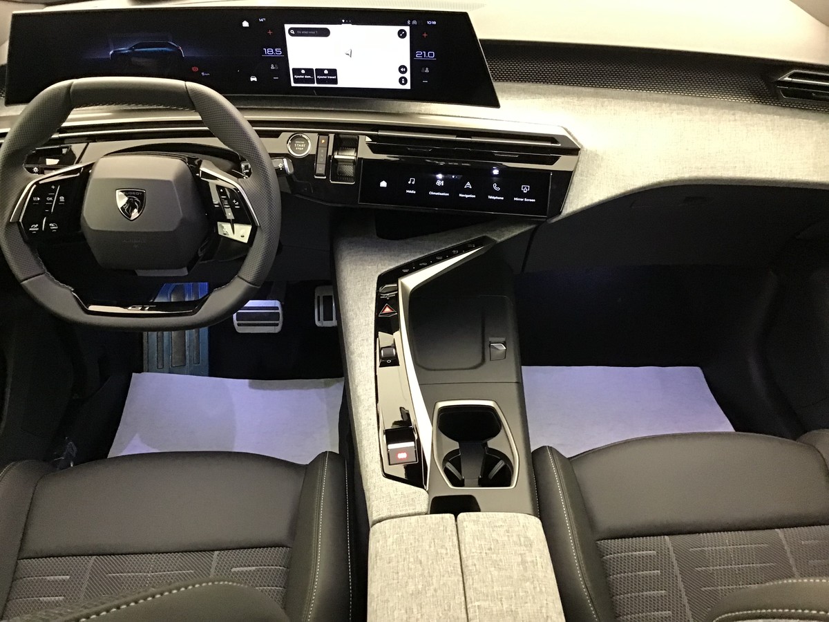 PEUGEOT 5008 GT 1.2 Hybrid 145ch E-Dsc6 Gt