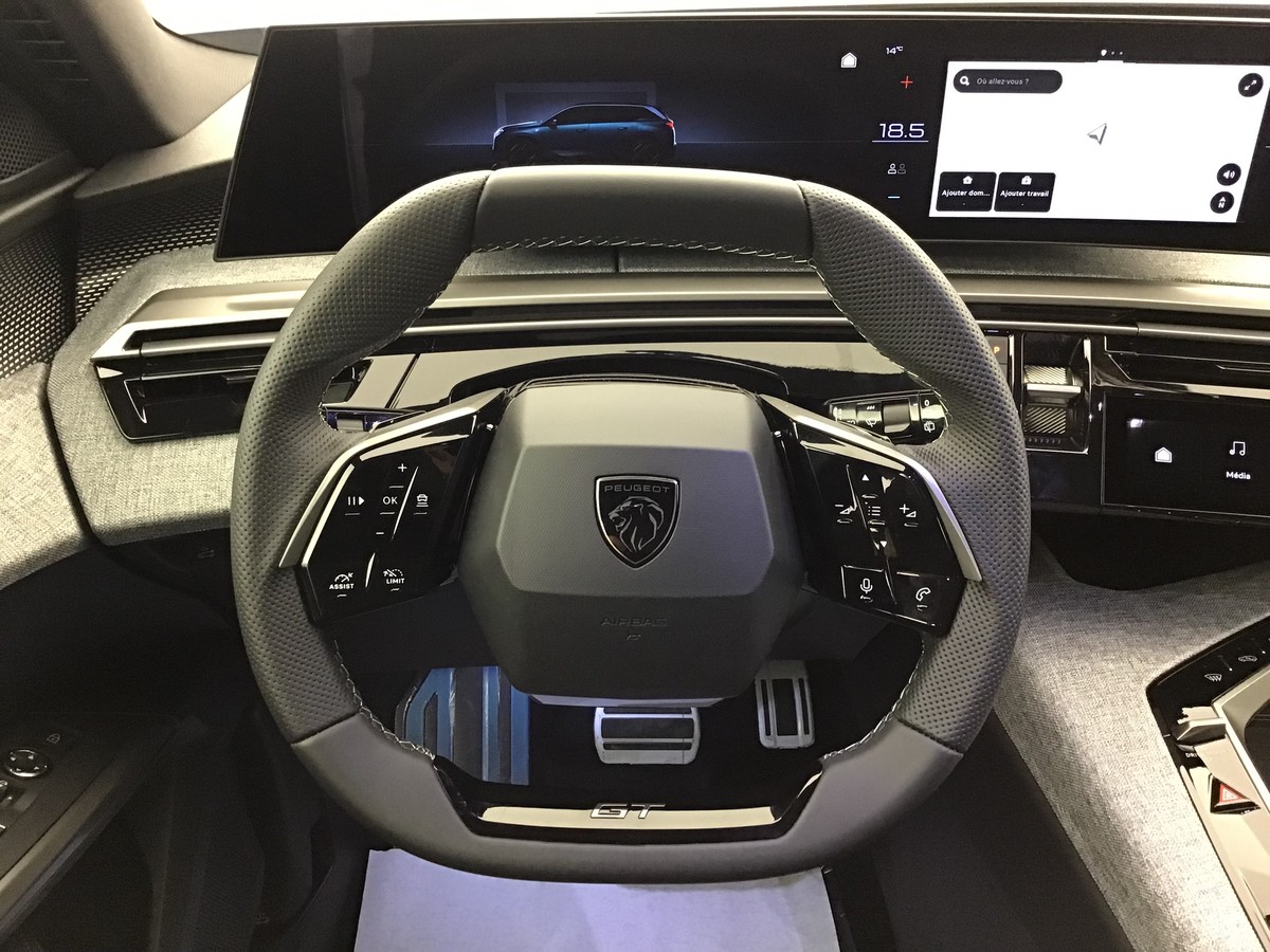 PEUGEOT 5008 GT 1.2 Hybrid 145ch E-Dsc6 Gt