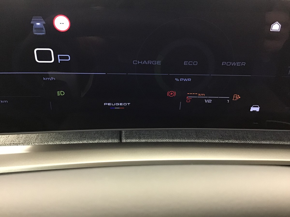 PEUGEOT 5008 GT 1.2 Hybrid 145ch E-Dsc6 Gt