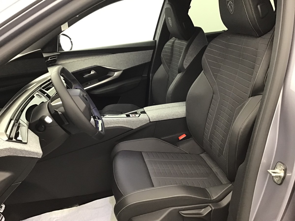 PEUGEOT 5008 GT 1.2 Hybrid 145ch E-Dsc6 Gt