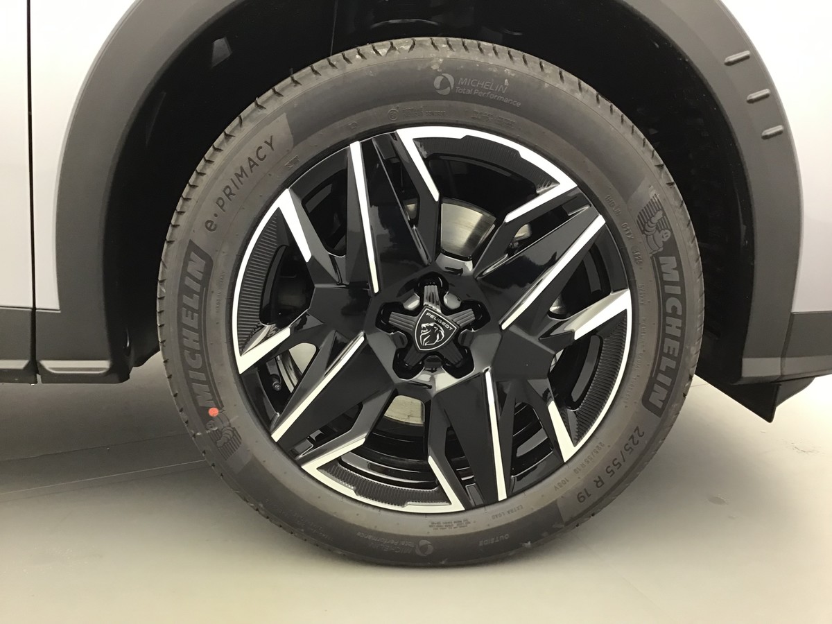 PEUGEOT 5008 GT 1.2 Hybrid 145ch E-Dsc6 Gt