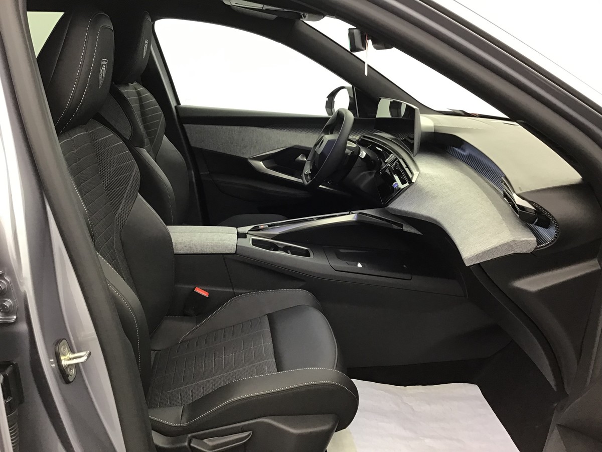 PEUGEOT 5008 GT 1.2 Hybrid 145ch E-Dsc6 Gt