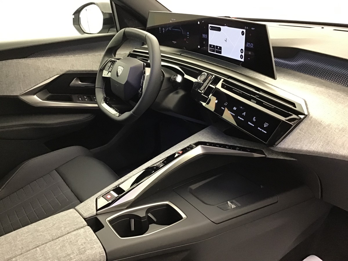PEUGEOT 5008 GT 1.2 Hybrid 145ch E-Dsc6 Gt