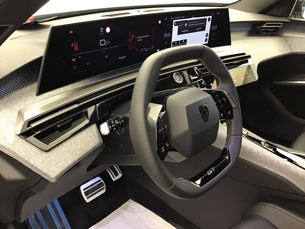 PEUGEOT 5008 GT 1.2 Hybrid 145ch E-Dsc6 Gt