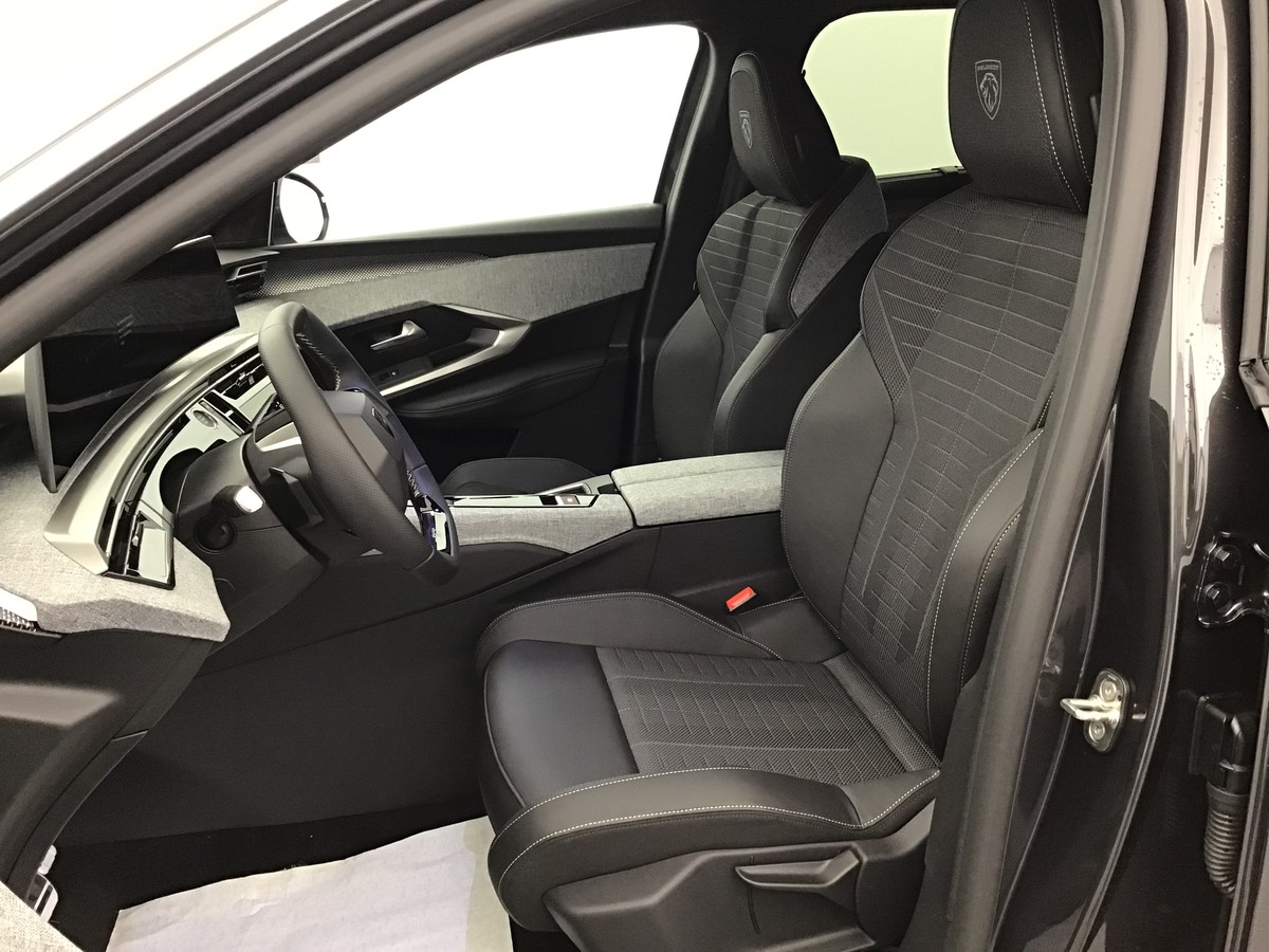 PEUGEOT 5008 GT 1.2 Hybrid 145ch E-Dsc6 Gt
