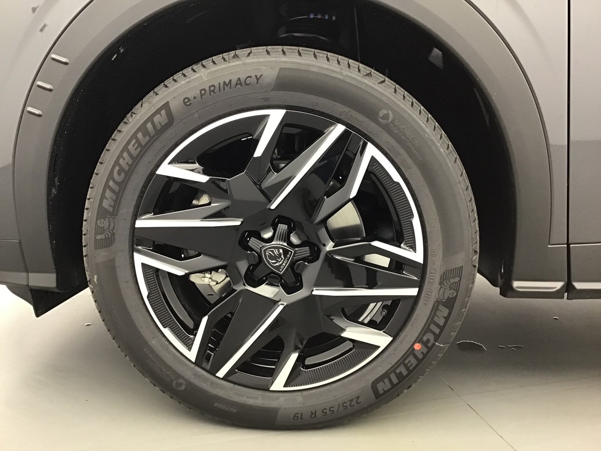 PEUGEOT 5008 GT 1.2 Hybrid 145ch E-Dsc6 Gt
