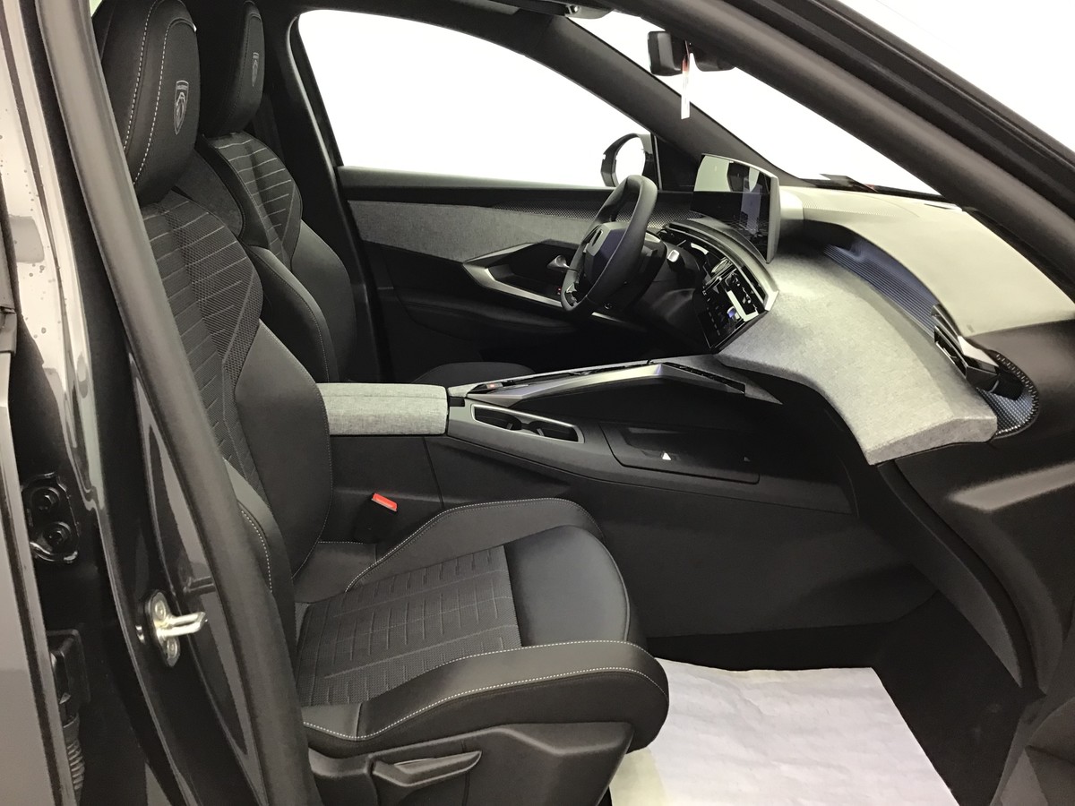 PEUGEOT 5008 GT 1.2 Hybrid 145ch E-Dsc6 Gt