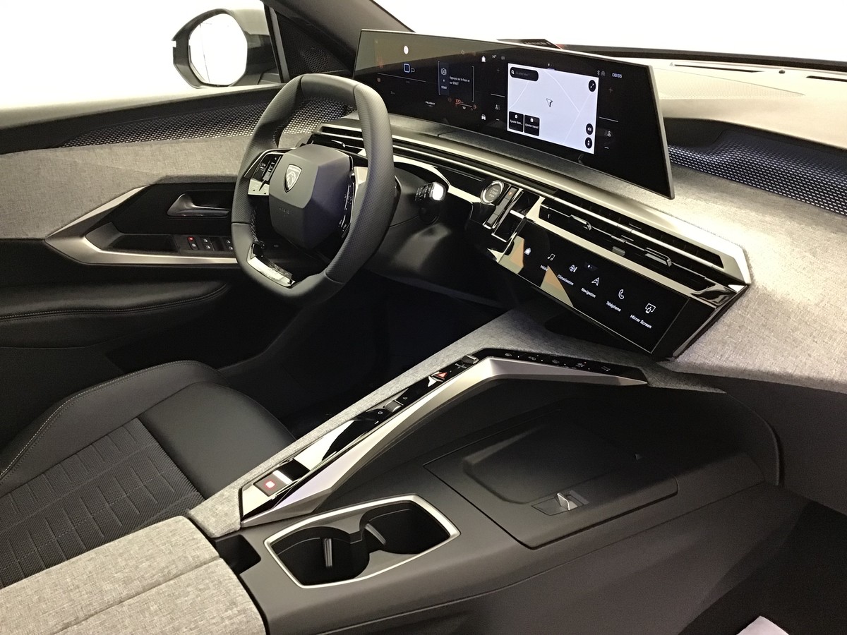 PEUGEOT 5008 GT 1.2 Hybrid 145ch E-Dsc6 Gt