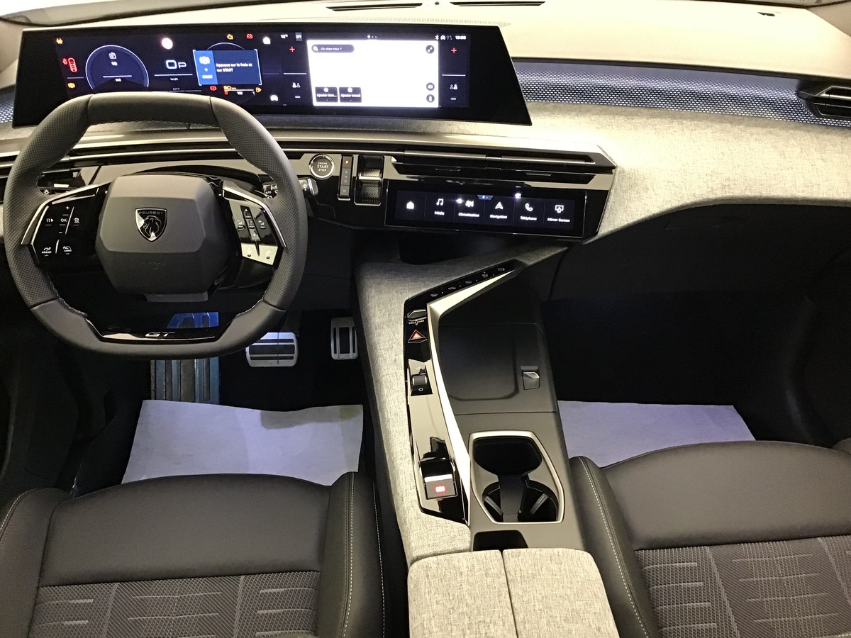 PEUGEOT 5008 GT 1.2 Hybrid 145ch E-Dsc6 Gt