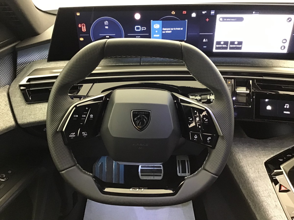 PEUGEOT 5008 GT 1.2 Hybrid 145ch E-Dsc6 Gt