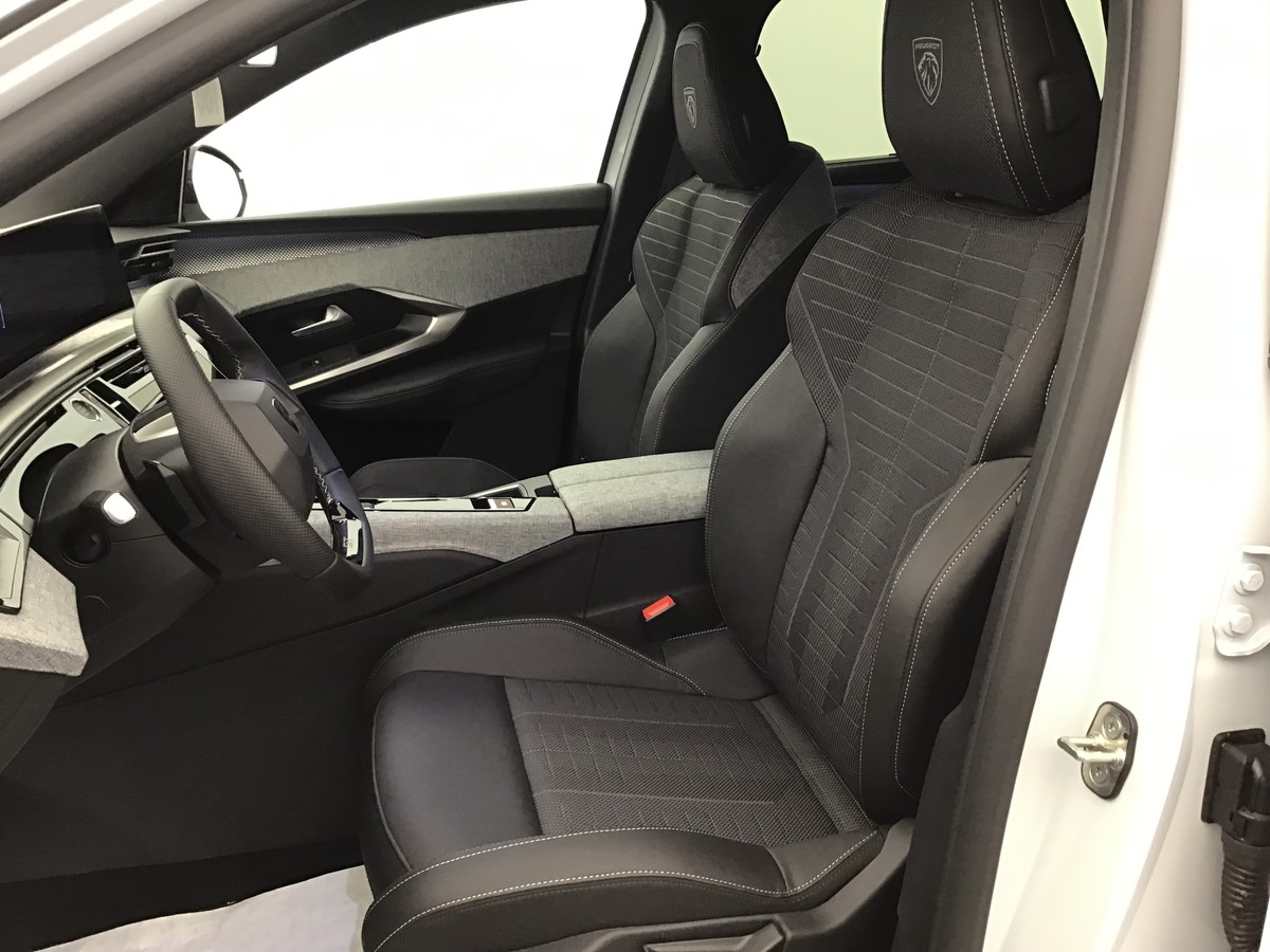 PEUGEOT 5008 GT 1.2 Hybrid 145ch E-Dsc6 Gt