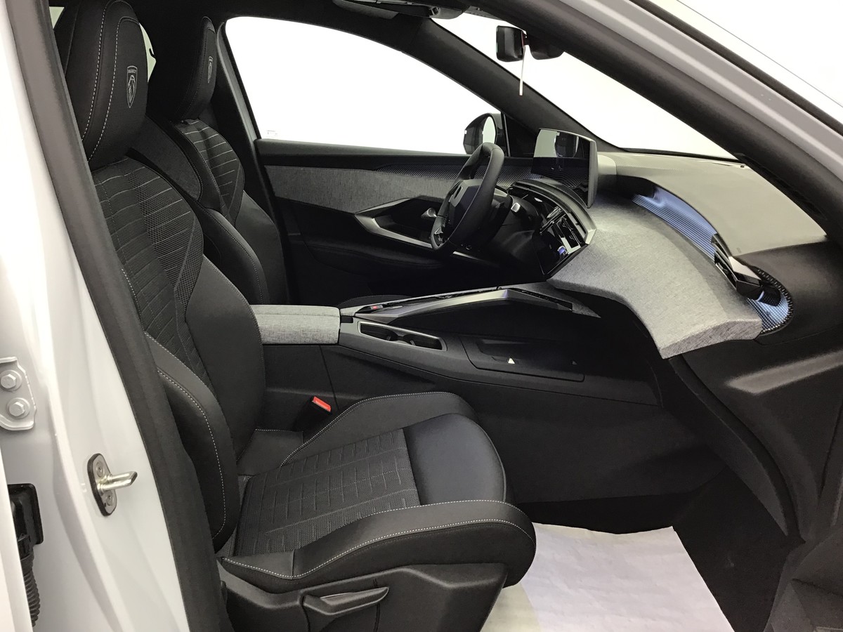 PEUGEOT 5008 GT 1.2 Hybrid 145ch E-Dsc6 Gt