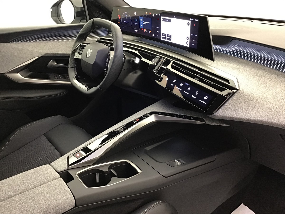 PEUGEOT 5008 GT 1.2 Hybrid 145ch E-Dsc6 Gt