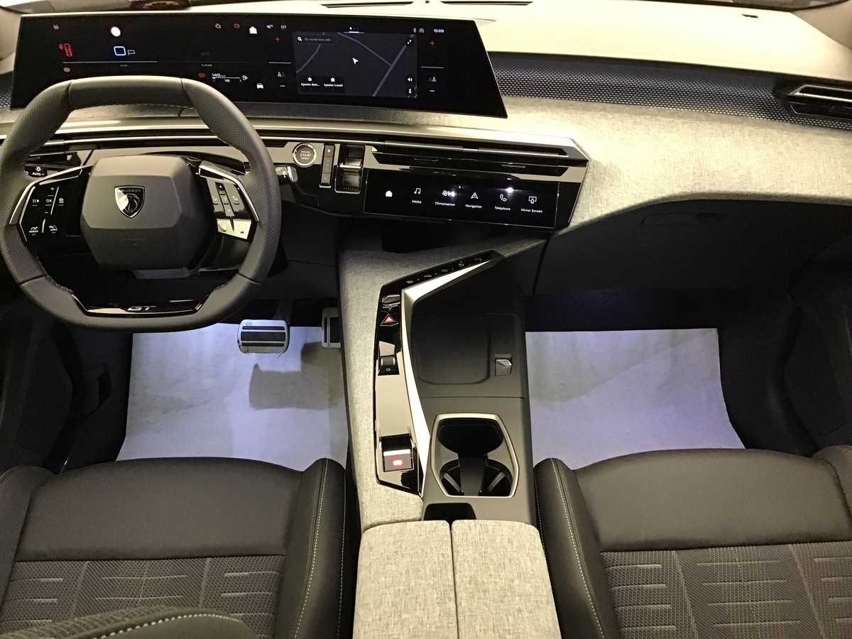 PEUGEOT 3008 PHASE 4 GT 1.2 Hybrid 145ch E-Dsc6 Gt