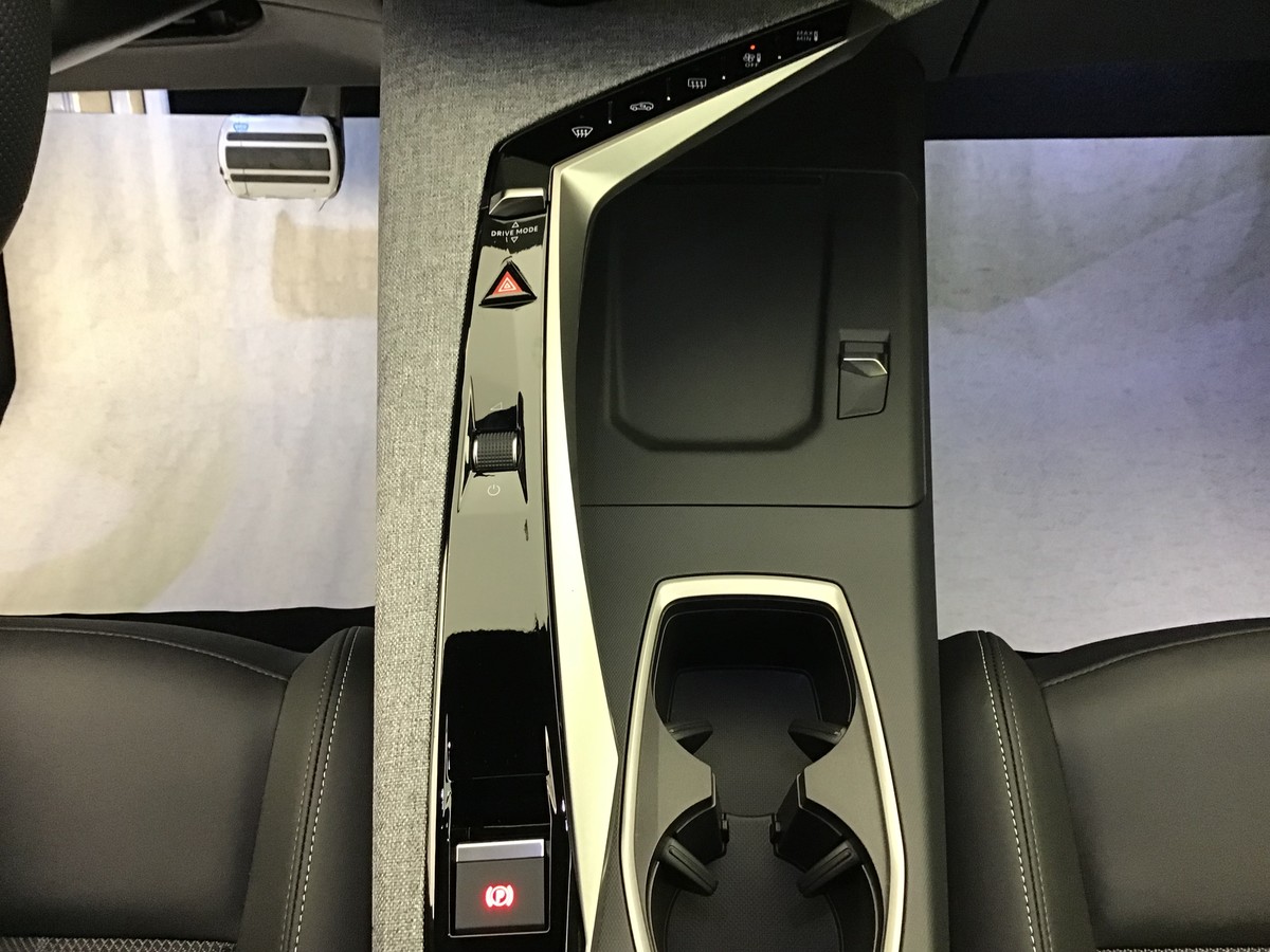 PEUGEOT 3008 PHASE 4 GT 1.2 Hybrid 145ch E-Dsc6 Gt
