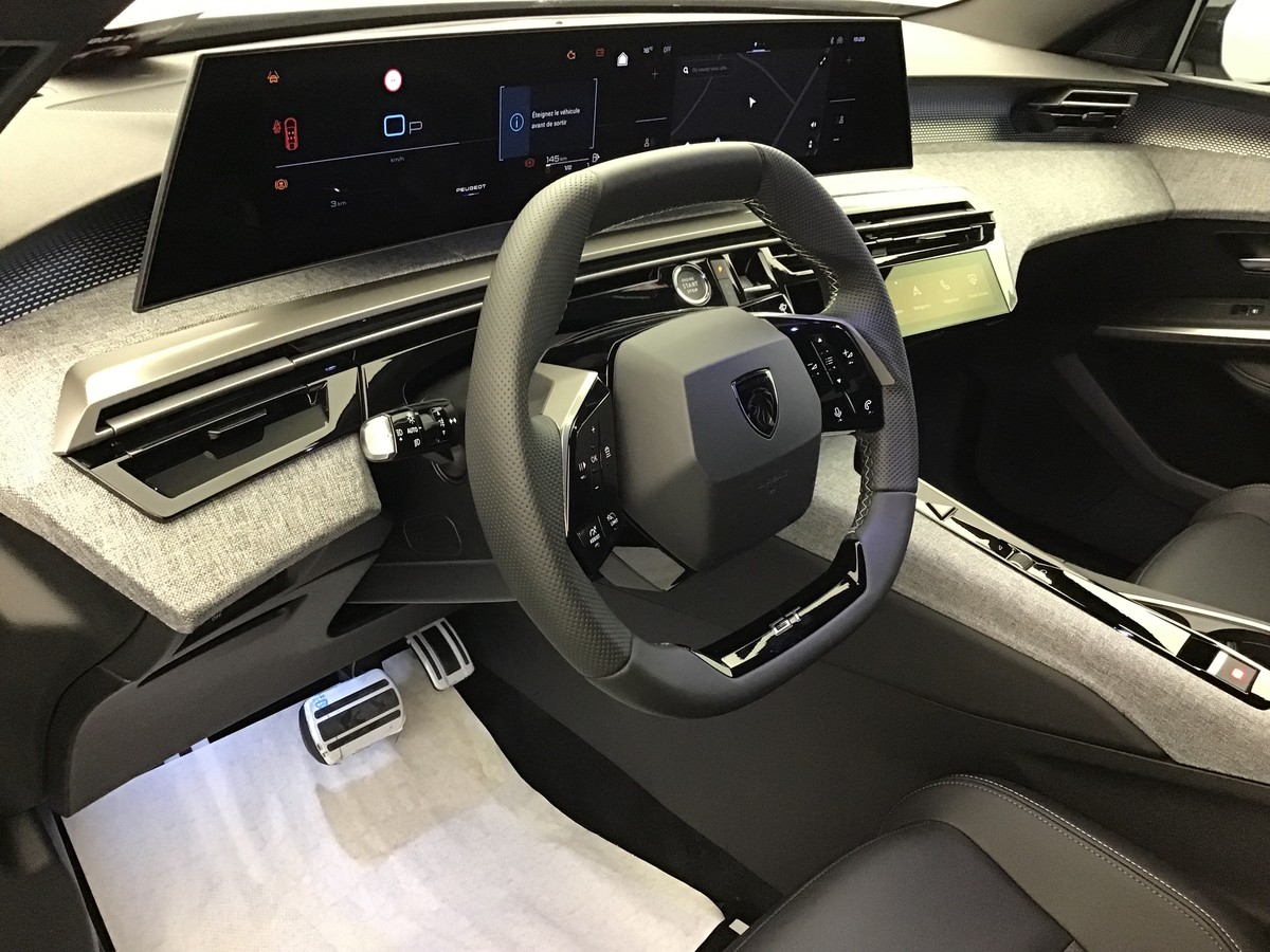 PEUGEOT 3008 PHASE 4 GT 1.2 Hybrid 145ch E-Dsc6 Gt
