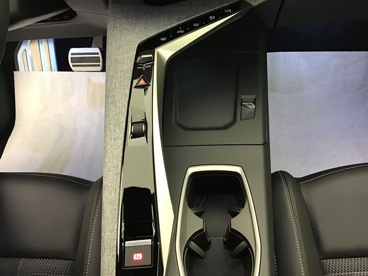 PEUGEOT 3008 PHASE 4 GT 1.2 Hybrid 145ch E-Dsc6 Gt + PACK VISION 360 & DRIVE ASSIST PLUS