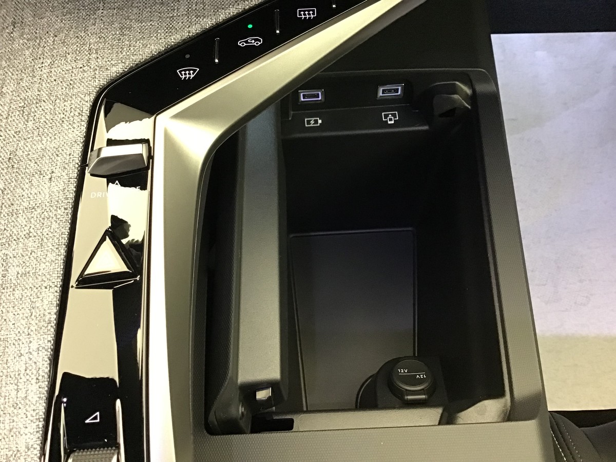 PEUGEOT 3008 PHASE 4 GT 1.2 Hybrid 145ch E-Dsc6 Gt + PACK VISION 360 & DRIVE ASSIST PLUS