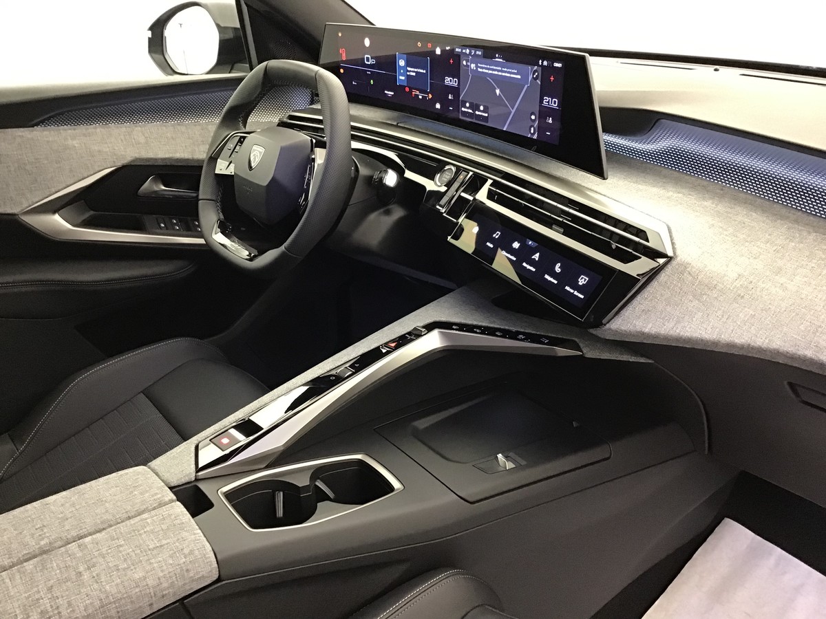 PEUGEOT 3008 PHASE 4 GT 1.2 Hybrid 145ch E-Dsc6 Gt + PACK VISION 360 & DRIVE ASSIST PLUS