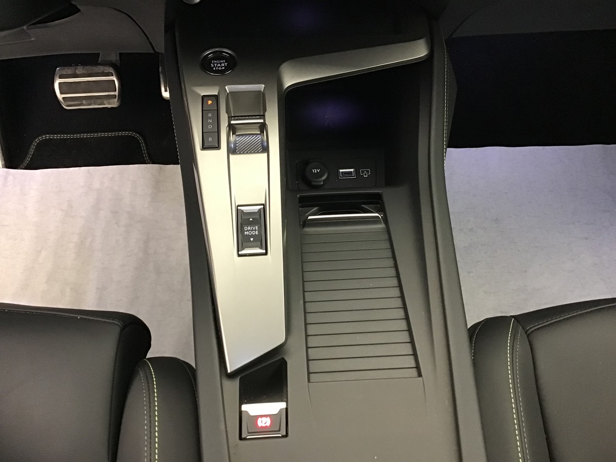 PEUGEOT 308 GT 1.6 Plug-In Hybrid 180ch Eat8 Gt
