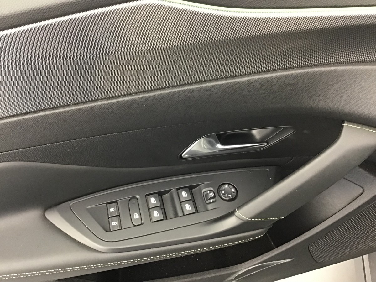 PEUGEOT 308 GT 1.6 Plug-In Hybrid 180ch Eat8 Gt