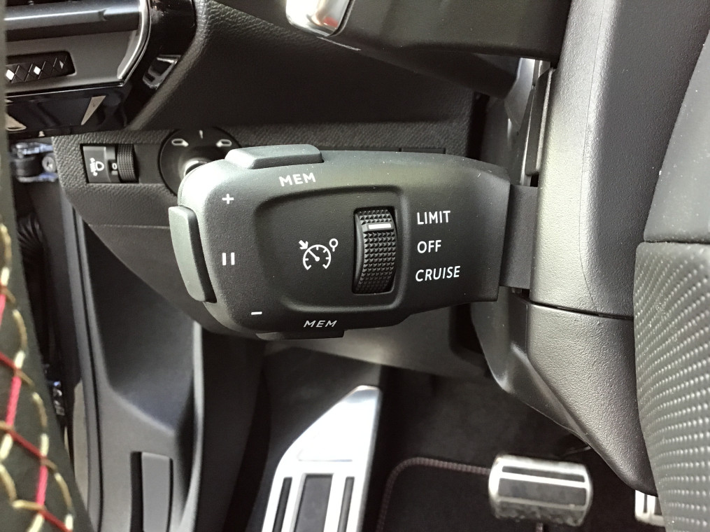 DS DS7 BlueHDi 130 EAT8 Performance Line