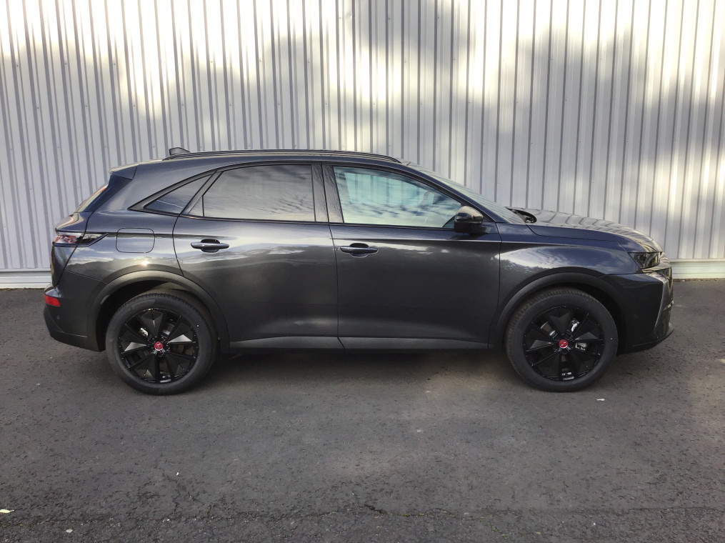 DS DS7 BlueHDi 130 EAT8 Performance Line