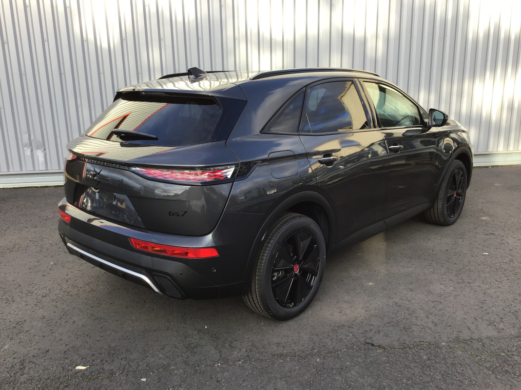 DS DS7 BlueHDi 130 EAT8 Performance Line