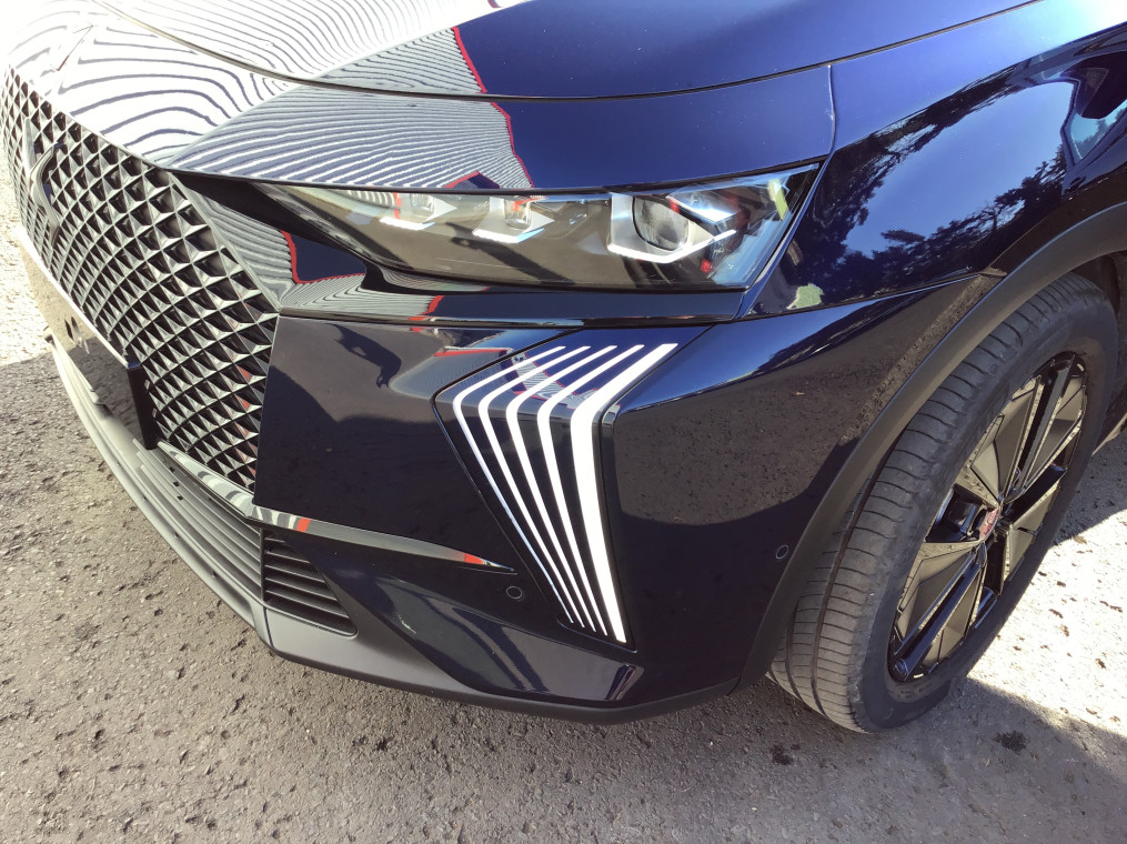 DS DS7 BlueHDi 130 EAT8 Performance Line +