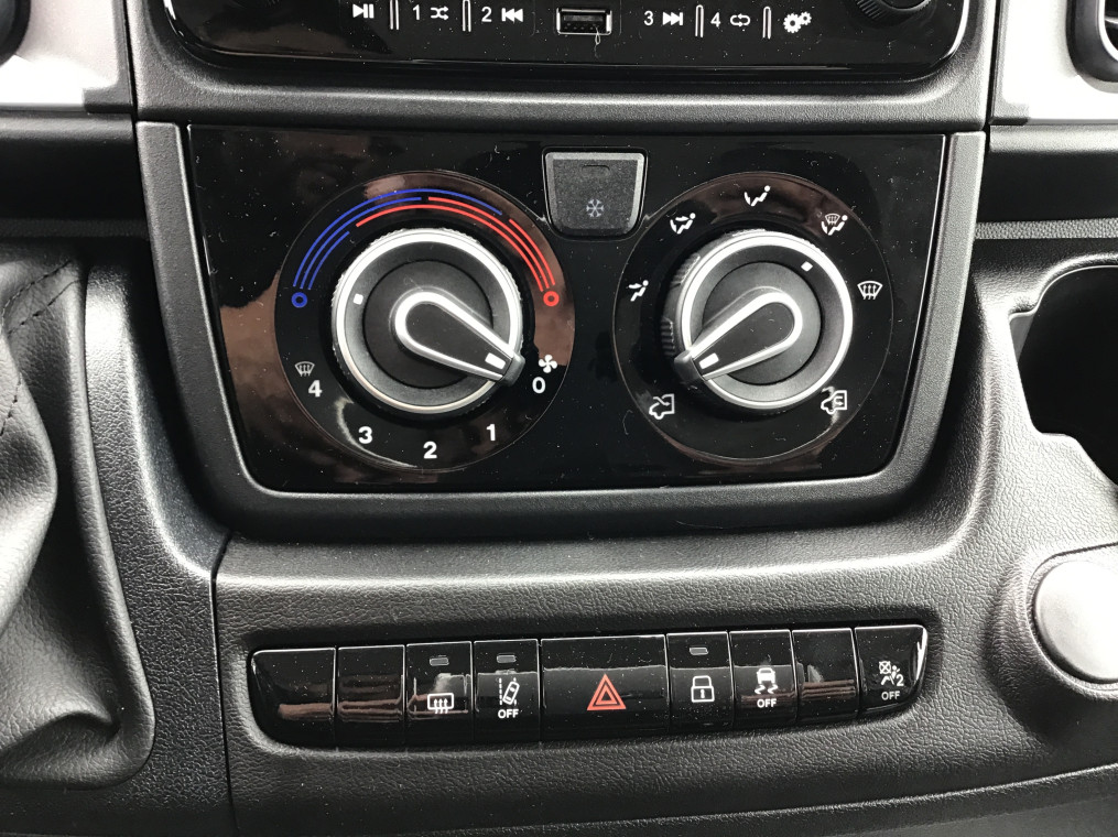 PEUGEOT BOXER TOLE 3.3 T L2H2 BLUEHDI 140 S&S BVM6 + Pack Visibilité