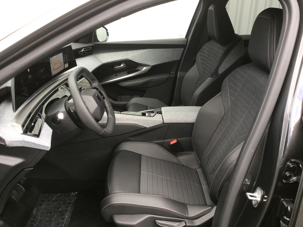 PEUGEOT 3008 Hybrid 136 e-DCS6 Allure