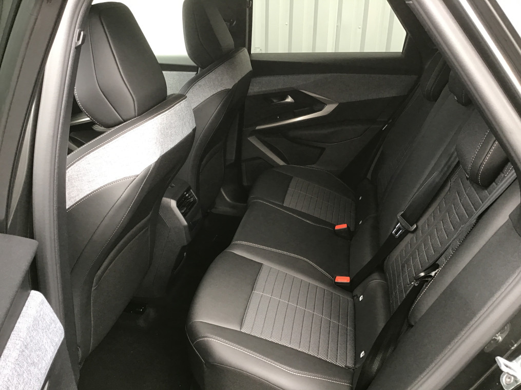 PEUGEOT 3008 Hybrid 136 e-DCS6 Allure
