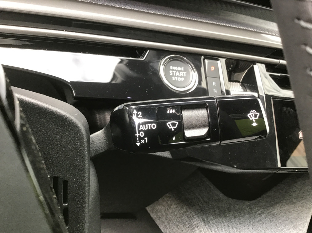 PEUGEOT 3008 Hybrid 136 e-DCS6 Allure