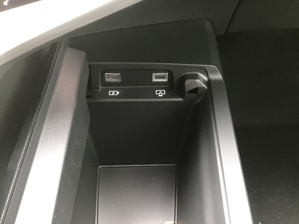 PEUGEOT 3008 Hybrid 136 e-DCS6 Allure