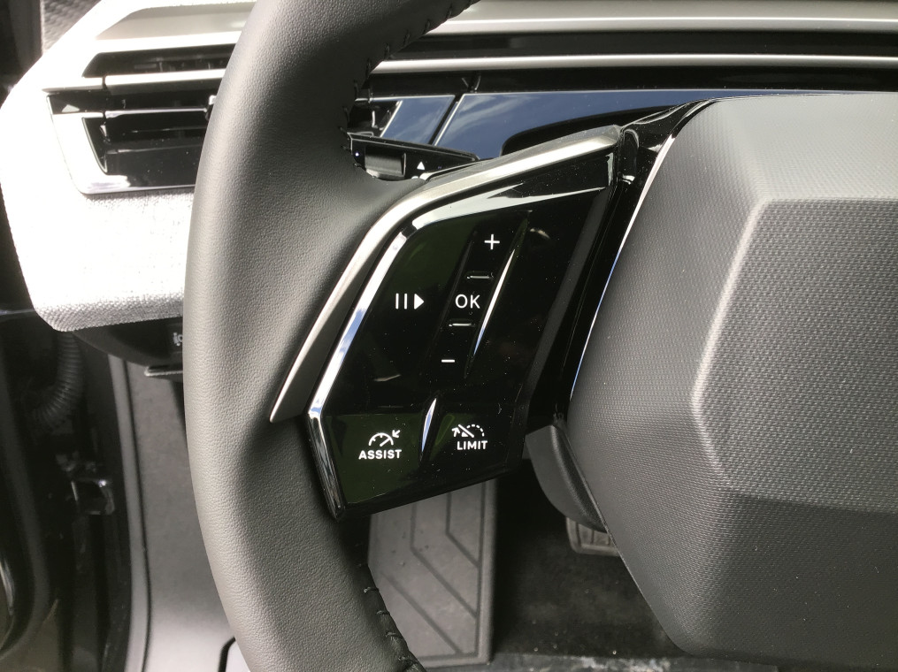 PEUGEOT 3008 Hybrid 136 e-DCS6 Allure