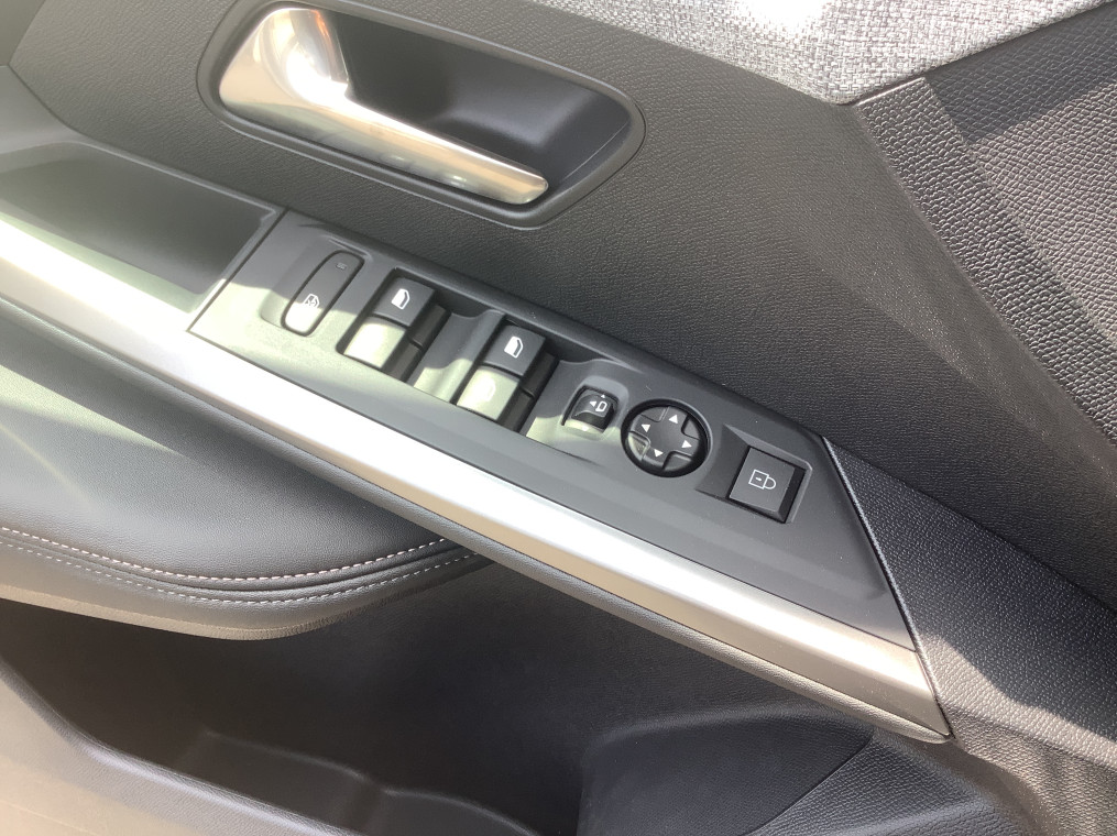 PEUGEOT 3008 Hybrid 136 e-DCS6 Allure