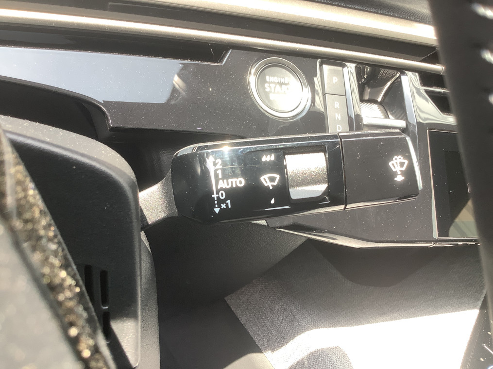 PEUGEOT 3008 Hybrid 136 e-DCS6 Allure