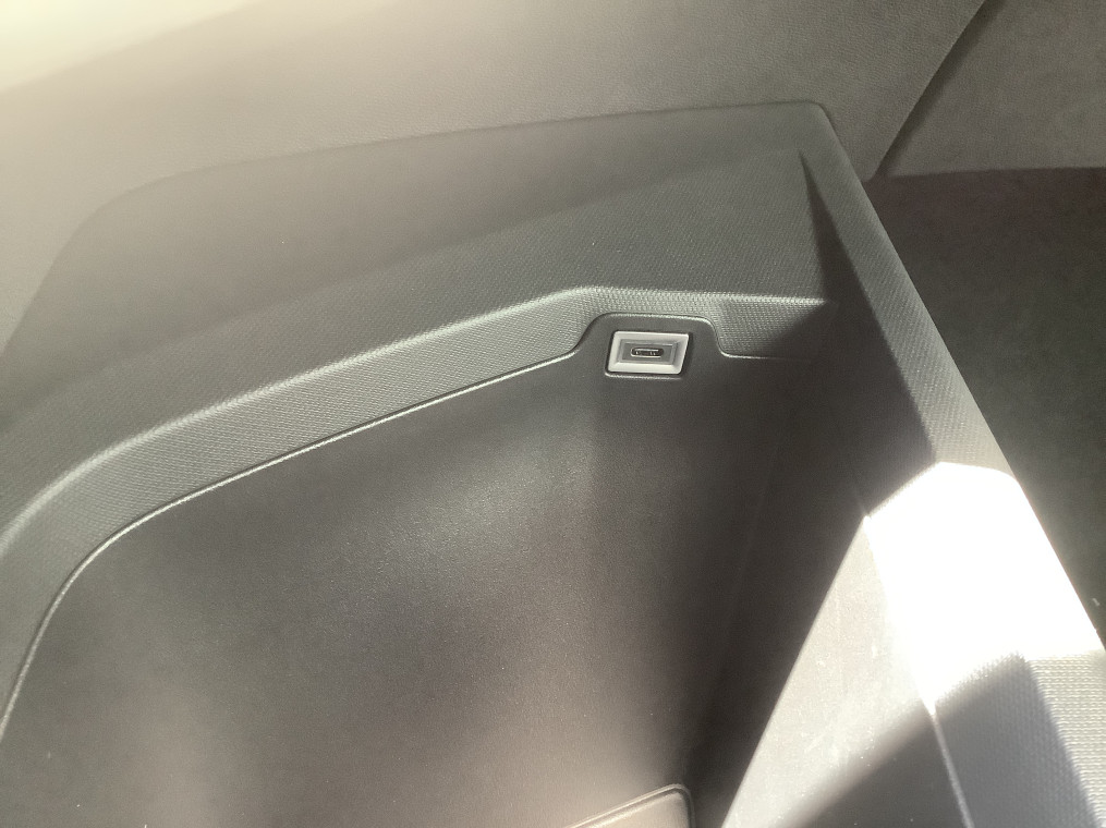 PEUGEOT 3008 Hybrid 136 e-DCS6 Allure