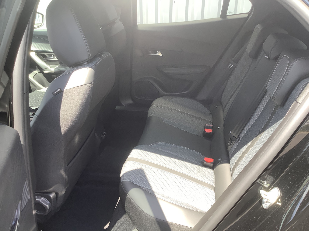 PEUGEOT 2008 Hybrid 145 e-DCS6 Allure