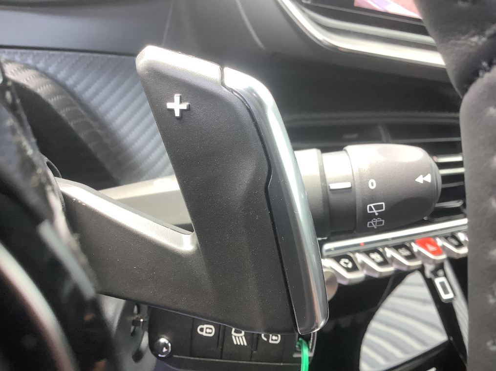 PEUGEOT 2008 Hybrid 145 e-DCS6 Allure